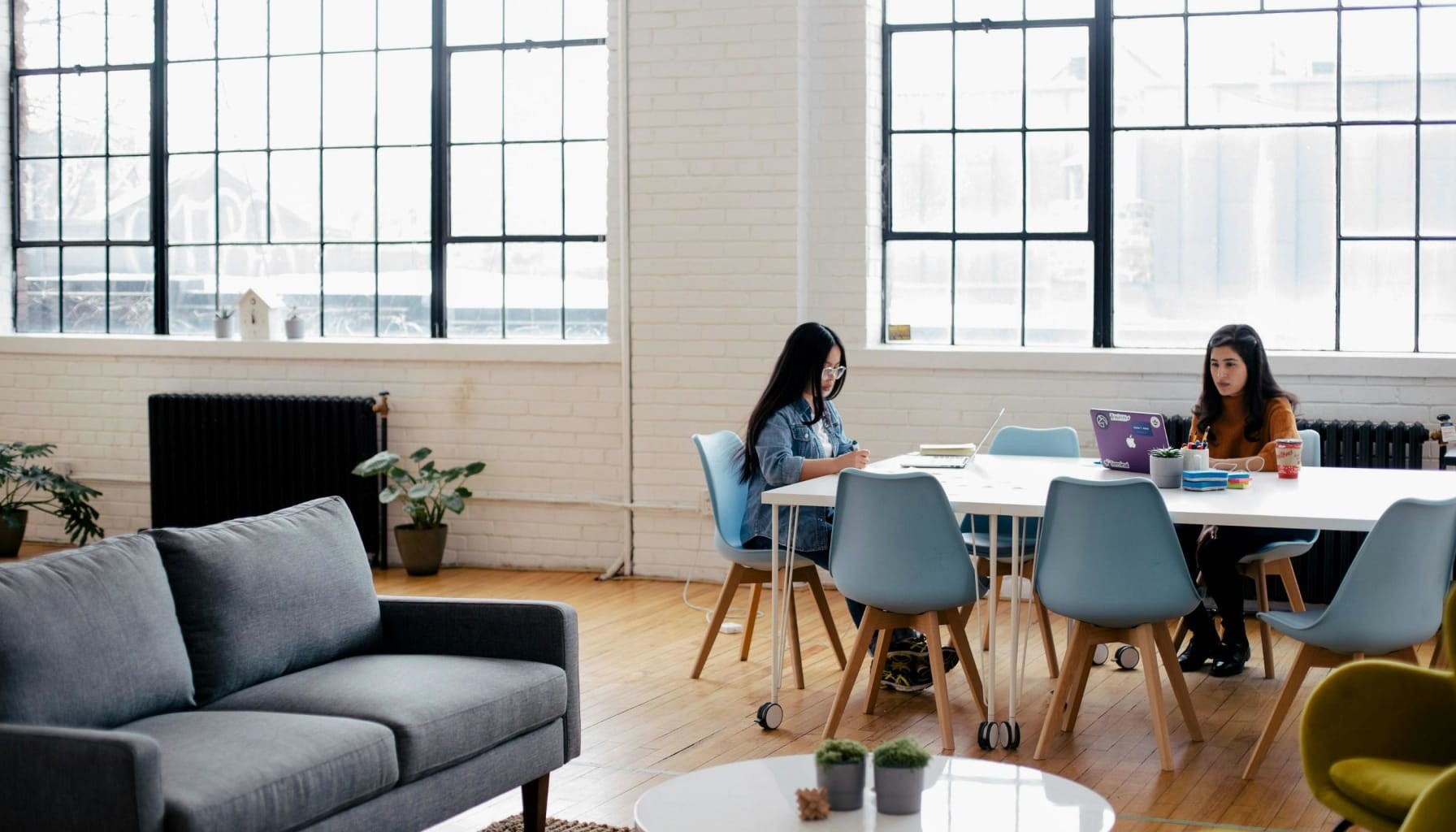 How to Use AI Applications for Small Business Success