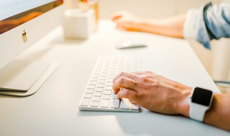 How to Leverage AI in Business Analytics